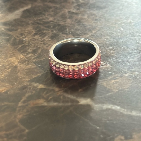 Gorgeous Stainless Steel Ring With Pink/Clear Rhinestones Size 8❤️❤️ - Picture 1 of 2